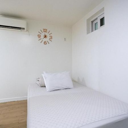 K Stay Guesthouse Myeongdong First Сеул Экстерьер фото