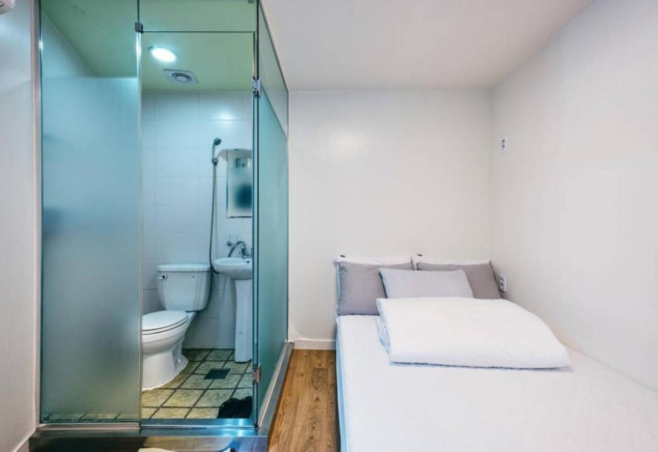 K Stay Guesthouse Myeongdong First Сеул Экстерьер фото