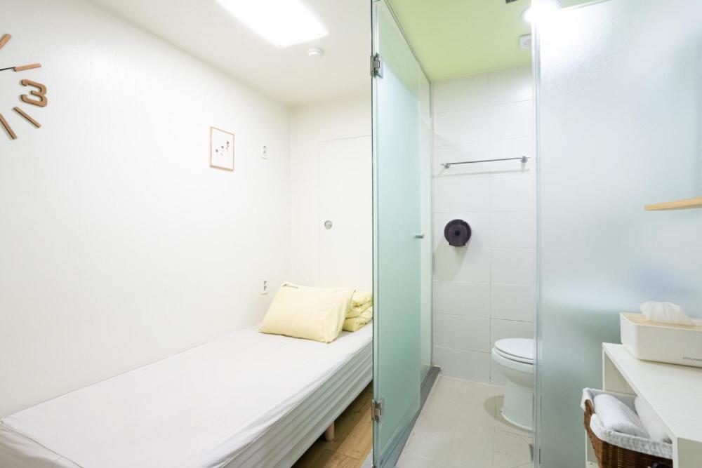 K Stay Guesthouse Myeongdong First Сеул Экстерьер фото