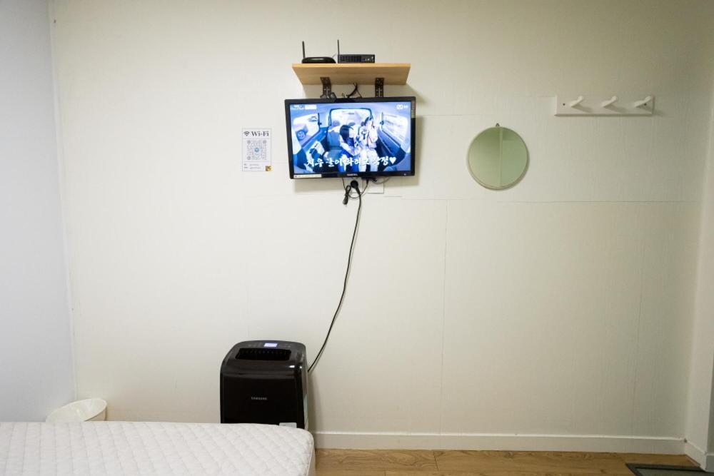 K Stay Guesthouse Myeongdong First Сеул Экстерьер фото