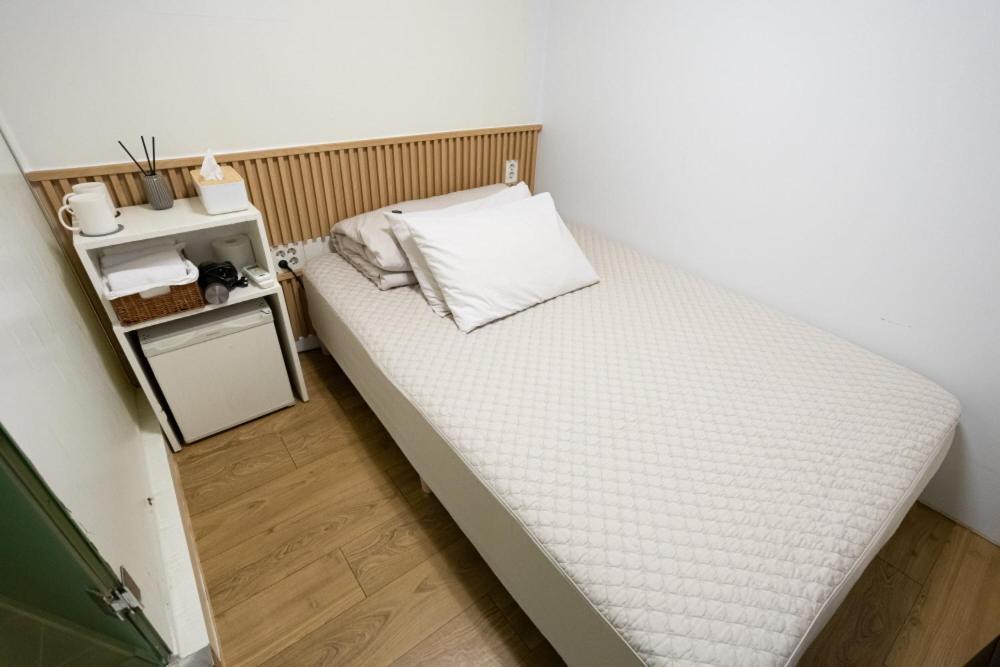 K Stay Guesthouse Myeongdong First Сеул Экстерьер фото
