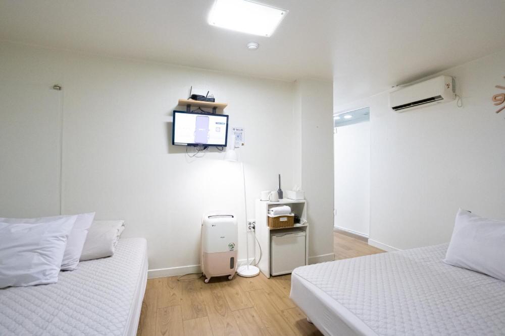 K Stay Guesthouse Myeongdong First Сеул Экстерьер фото