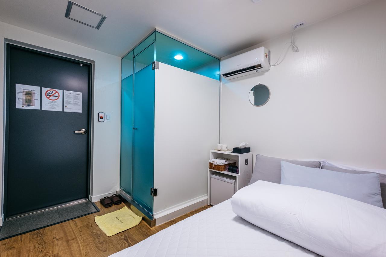 K Stay Guesthouse Myeongdong First Сеул Экстерьер фото