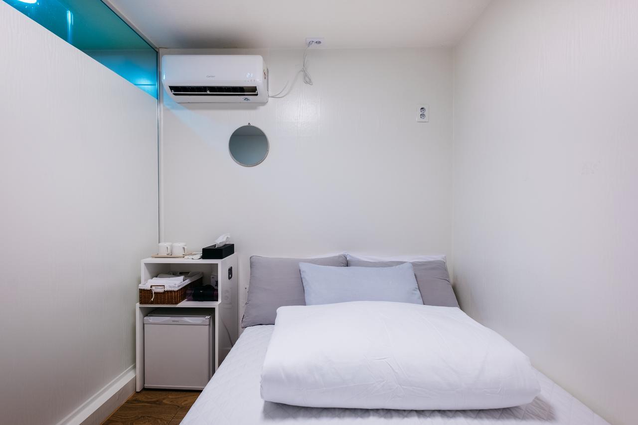 K Stay Guesthouse Myeongdong First Сеул Экстерьер фото