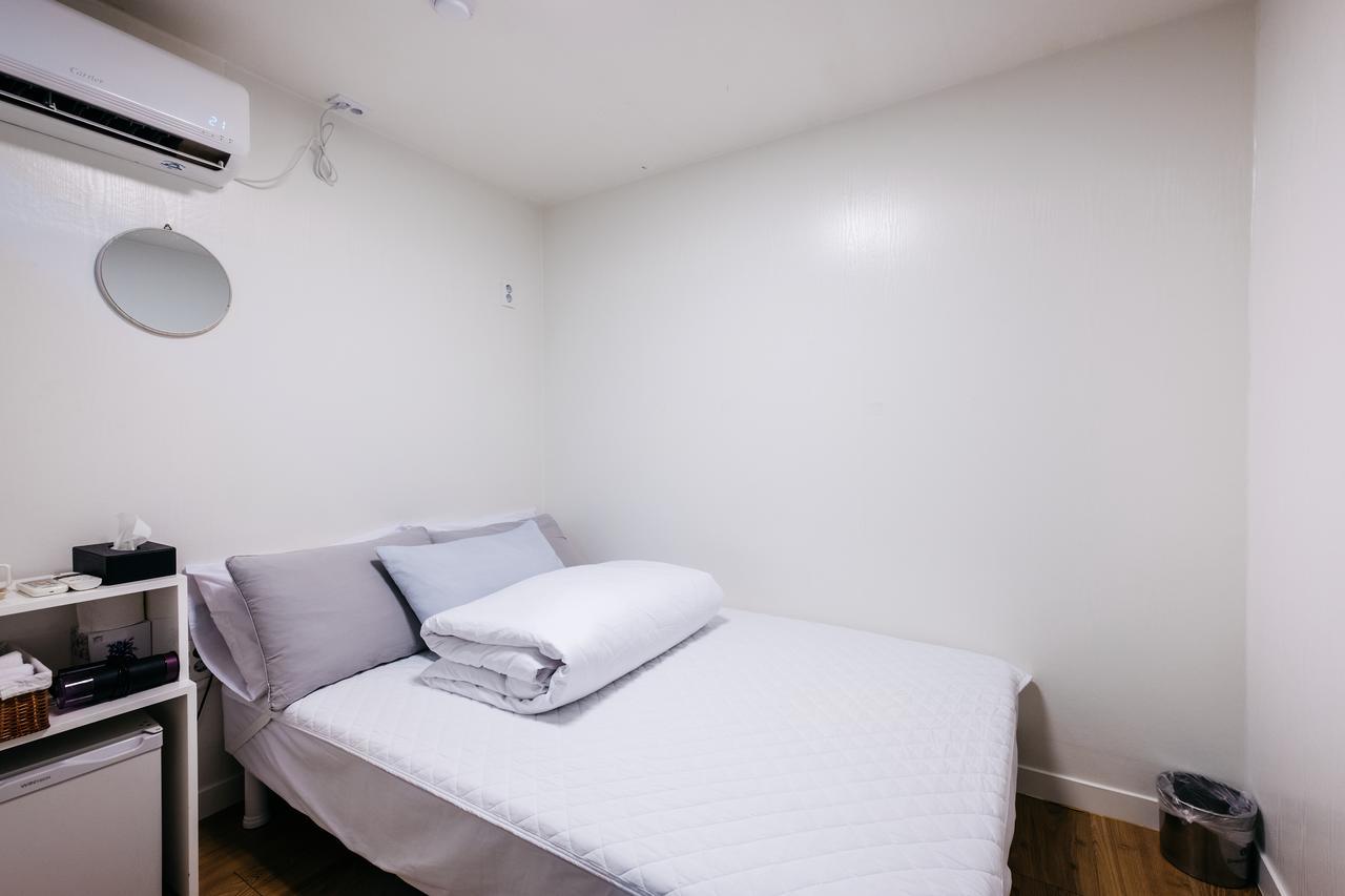 K Stay Guesthouse Myeongdong First Сеул Экстерьер фото